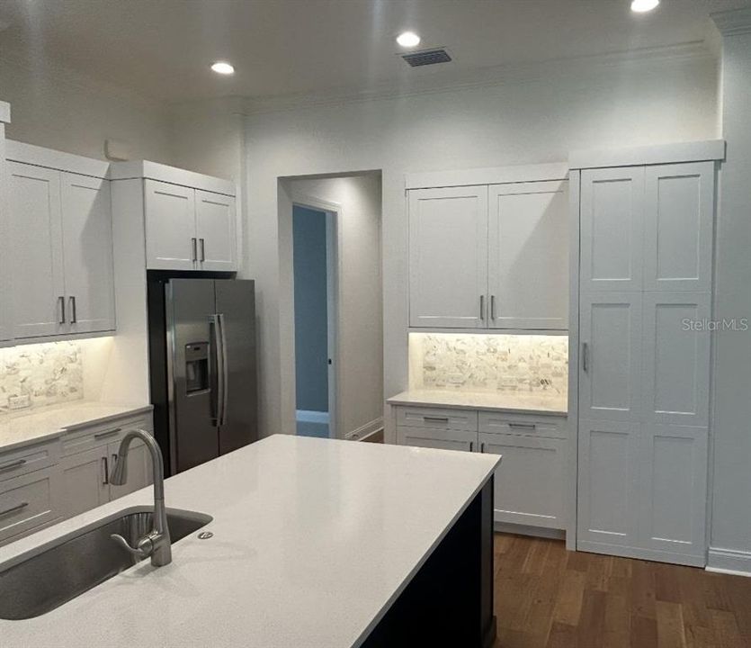 For Sale: $673,000 (3 beds, 3 baths, 2587 Square Feet)