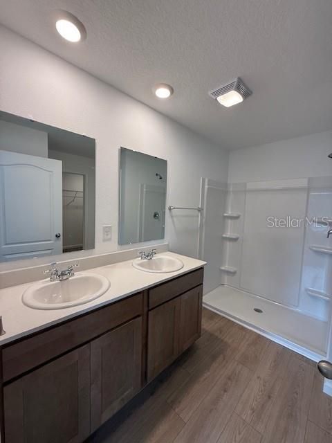 Active With Contract: $282,990 (3 beds, 2 baths, 1402 Square Feet)