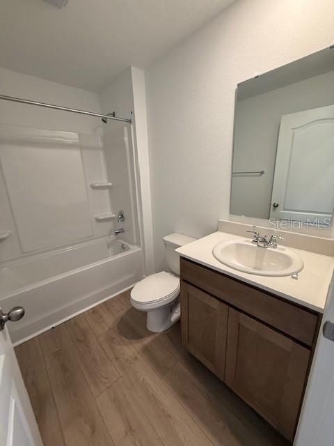 Active With Contract: $282,990 (3 beds, 2 baths, 1402 Square Feet)