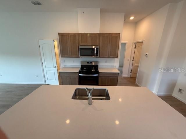 Active With Contract: $282,990 (3 beds, 2 baths, 1402 Square Feet)