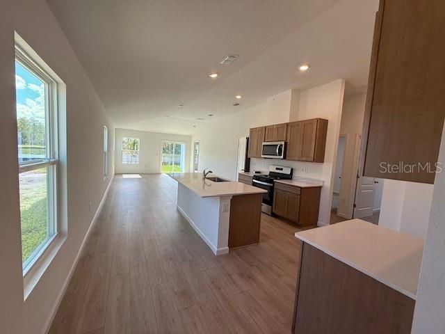 Active With Contract: $282,990 (3 beds, 2 baths, 1402 Square Feet)