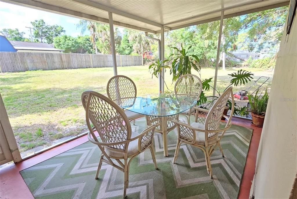 Active With Contract: $2,500 (2 beds, 2 baths, 1133 Square Feet)