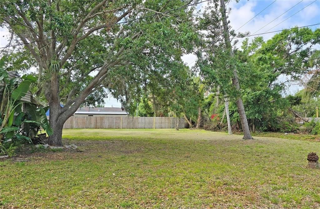 Active With Contract: $2,500 (2 beds, 2 baths, 1133 Square Feet)