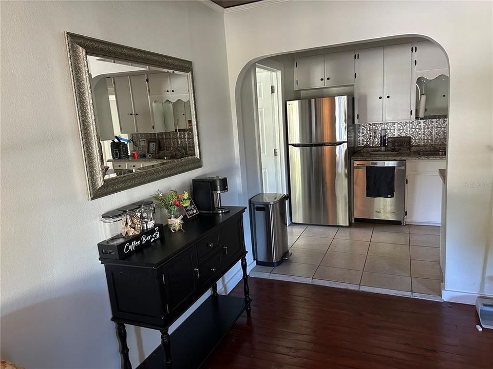 Active With Contract: $2,500 (2 beds, 2 baths, 1133 Square Feet)