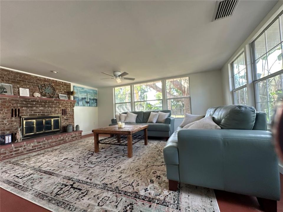 Active With Contract: $2,500 (2 beds, 2 baths, 1133 Square Feet)