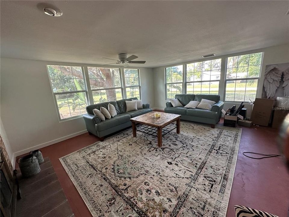 Active With Contract: $2,500 (2 beds, 2 baths, 1133 Square Feet)