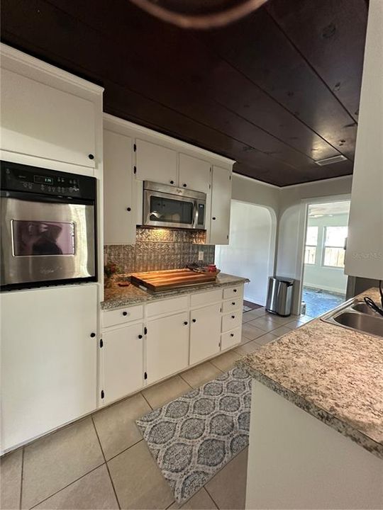 Active With Contract: $2,500 (2 beds, 2 baths, 1133 Square Feet)