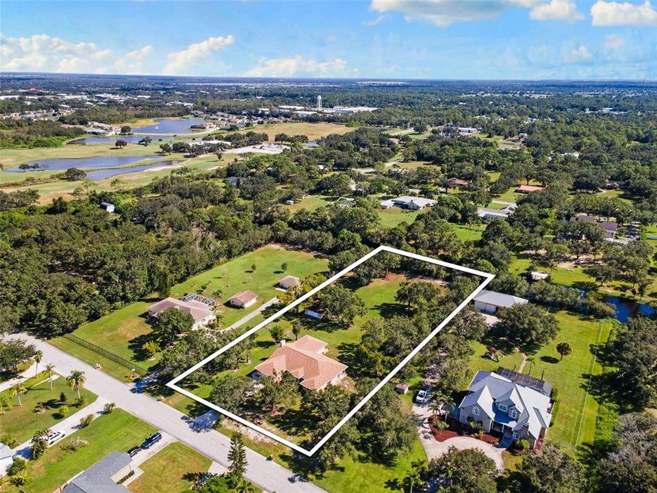 合同活跃: $899,000 (4 贝兹, 3 浴室, 2607 平方英尺)