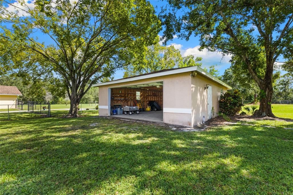 合同活跃: $899,000 (4 贝兹, 3 浴室, 2607 平方英尺)