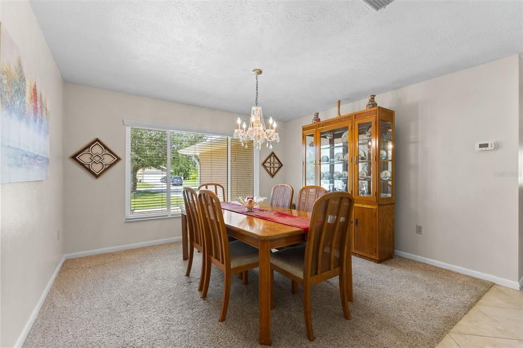 合同活跃: $899,000 (4 贝兹, 3 浴室, 2607 平方英尺)