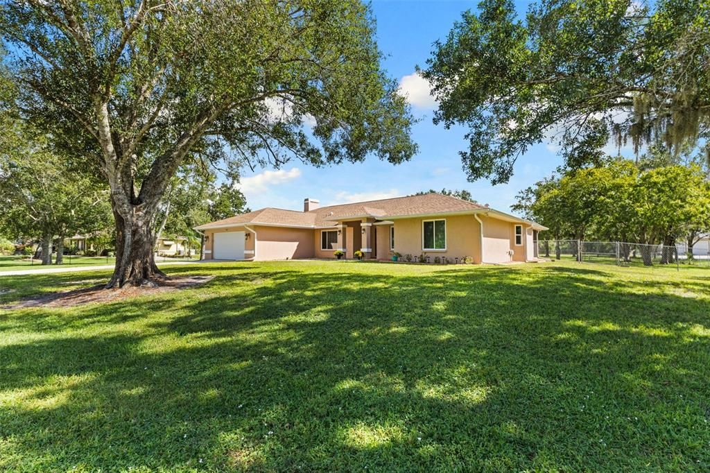 合同活跃: $899,000 (4 贝兹, 3 浴室, 2607 平方英尺)