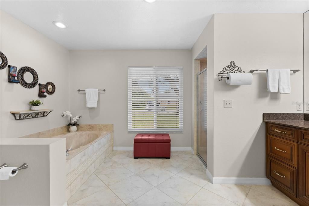 合同活跃: $899,000 (4 贝兹, 3 浴室, 2607 平方英尺)