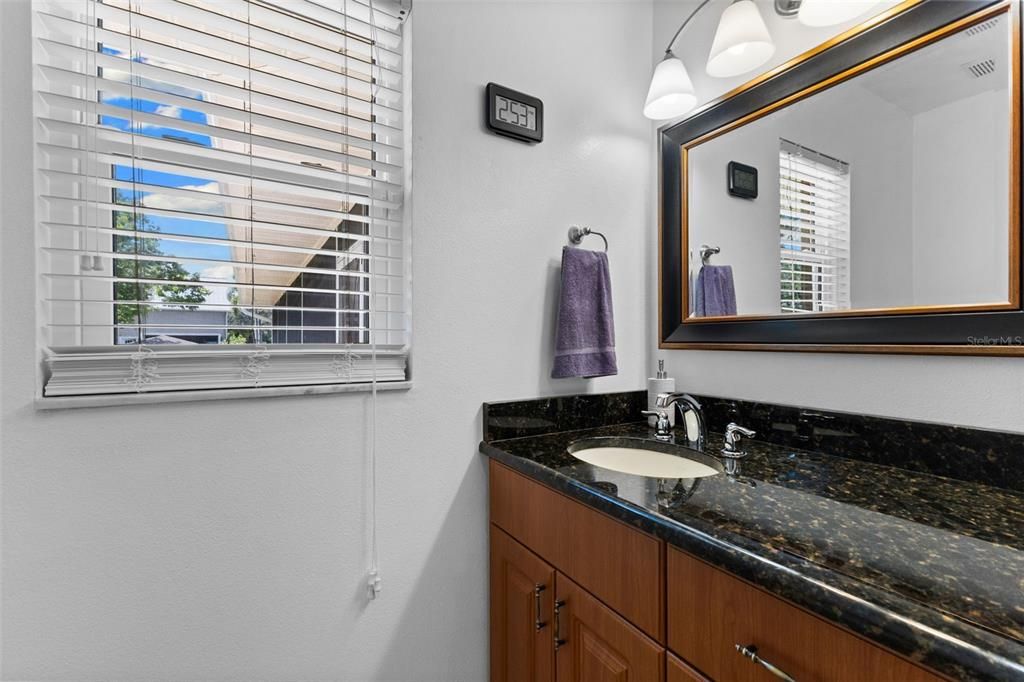 合同活跃: $899,000 (4 贝兹, 3 浴室, 2607 平方英尺)