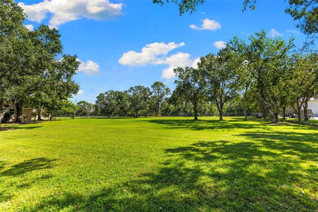 合同活跃: $899,000 (4 贝兹, 3 浴室, 2607 平方英尺)