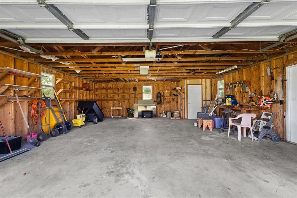 合同活跃: $899,000 (4 贝兹, 3 浴室, 2607 平方英尺)