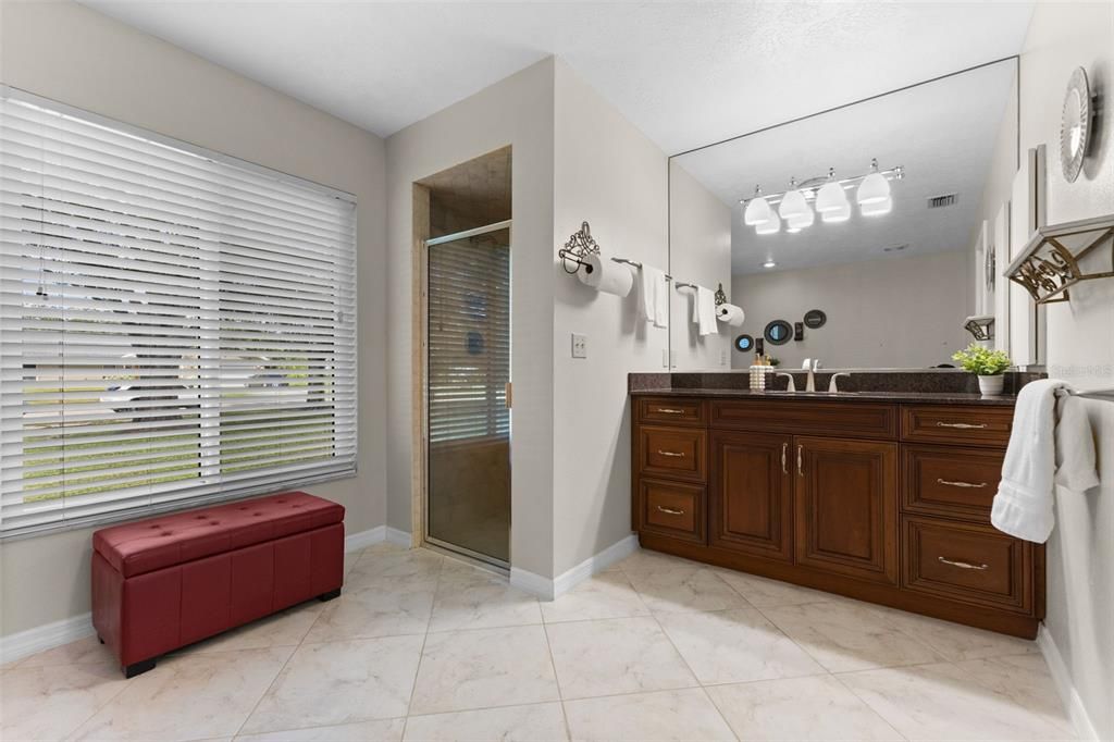 合同活跃: $899,000 (4 贝兹, 3 浴室, 2607 平方英尺)