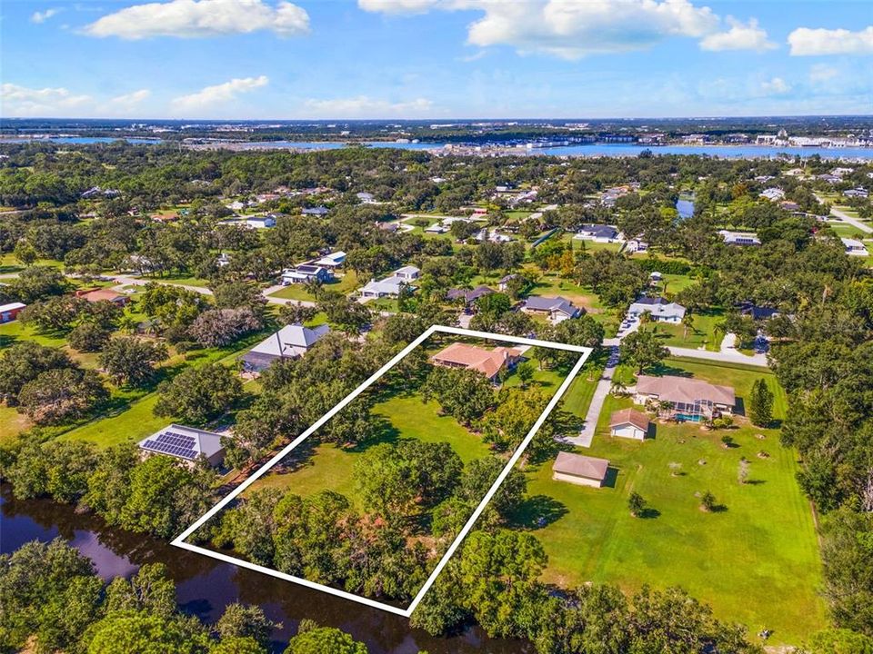 合同活跃: $899,000 (4 贝兹, 3 浴室, 2607 平方英尺)