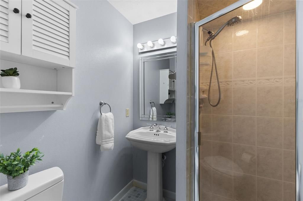 合同活跃: $899,000 (4 贝兹, 3 浴室, 2607 平方英尺)