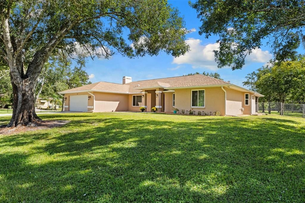 合同活跃: $899,000 (4 贝兹, 3 浴室, 2607 平方英尺)