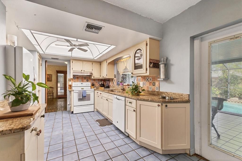 For Sale: $310,000 (3 beds, 2 baths, 1490 Square Feet)