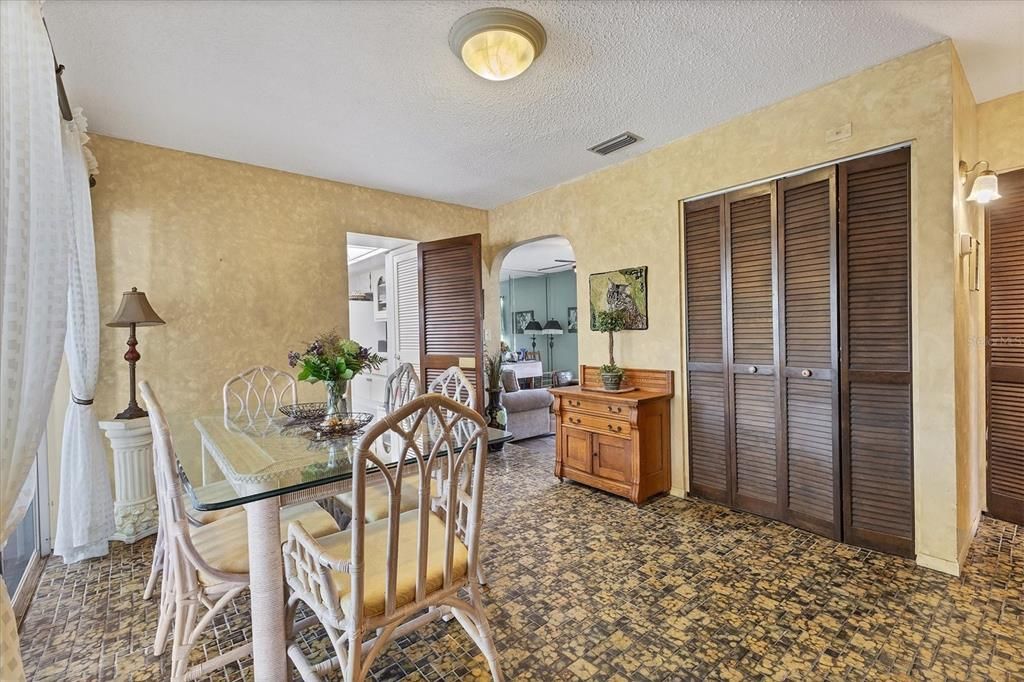 For Sale: $310,000 (3 beds, 2 baths, 1490 Square Feet)