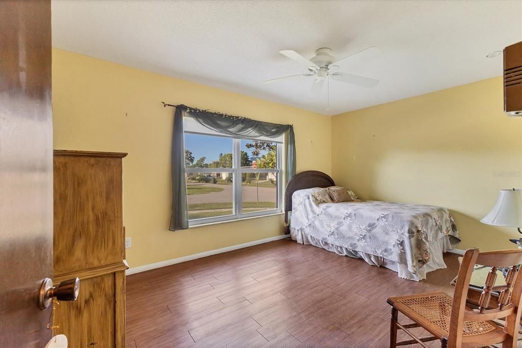 For Sale: $310,000 (3 beds, 2 baths, 1490 Square Feet)