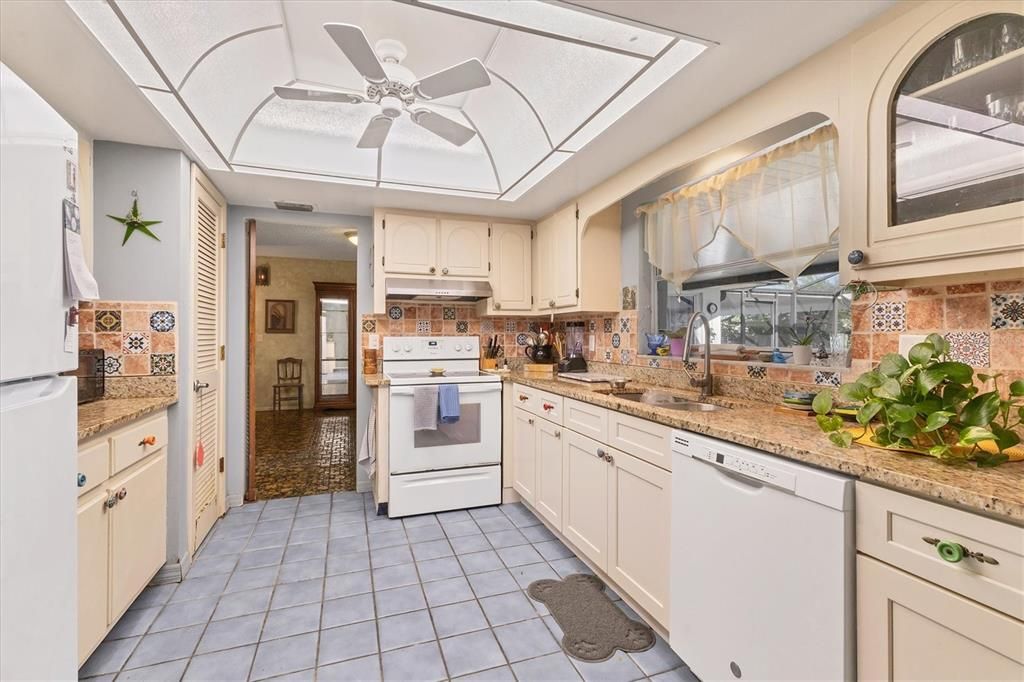 For Sale: $310,000 (3 beds, 2 baths, 1490 Square Feet)