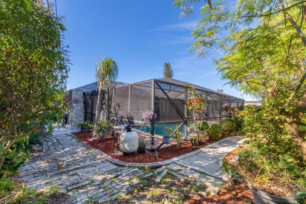 For Sale: $310,000 (3 beds, 2 baths, 1490 Square Feet)