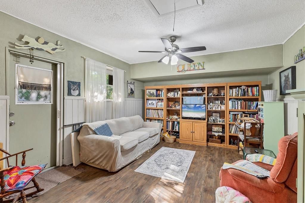 For Sale: $310,000 (3 beds, 2 baths, 1490 Square Feet)