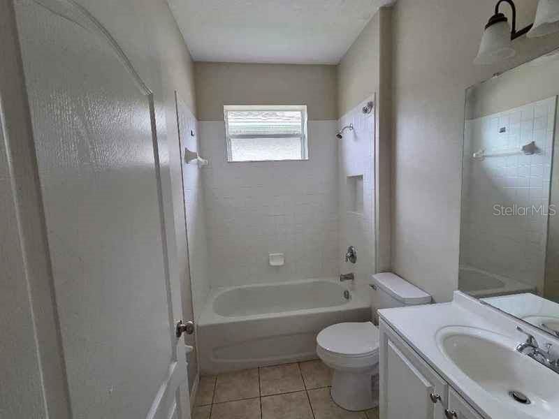 Под контрактом: $286,200 (4 спален, 2 ванн, 1966 Квадратных фут)