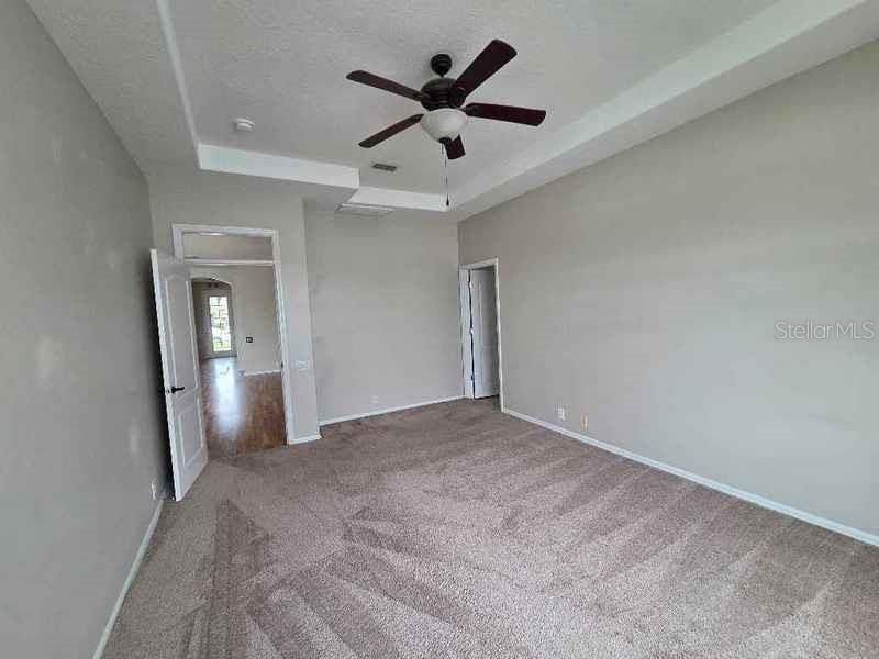 Под контрактом: $286,200 (4 спален, 2 ванн, 1966 Квадратных фут)