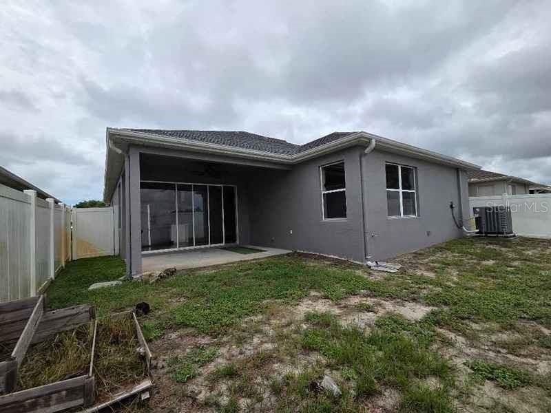 Под контрактом: $286,200 (4 спален, 2 ванн, 1966 Квадратных фут)