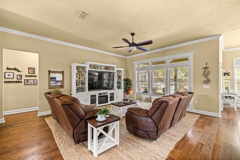 For Sale: $544,900 (3 beds, 2 baths, 2147 Square Feet)