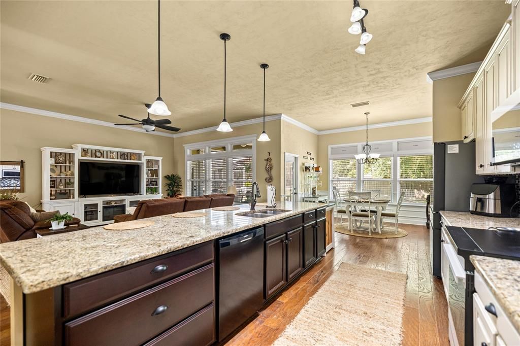 For Sale: $544,900 (3 beds, 2 baths, 2147 Square Feet)