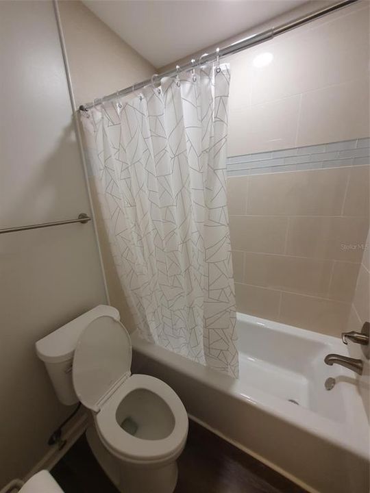 出租: $1,825 (2 贝兹, 2 浴室, 1000 平方英尺)