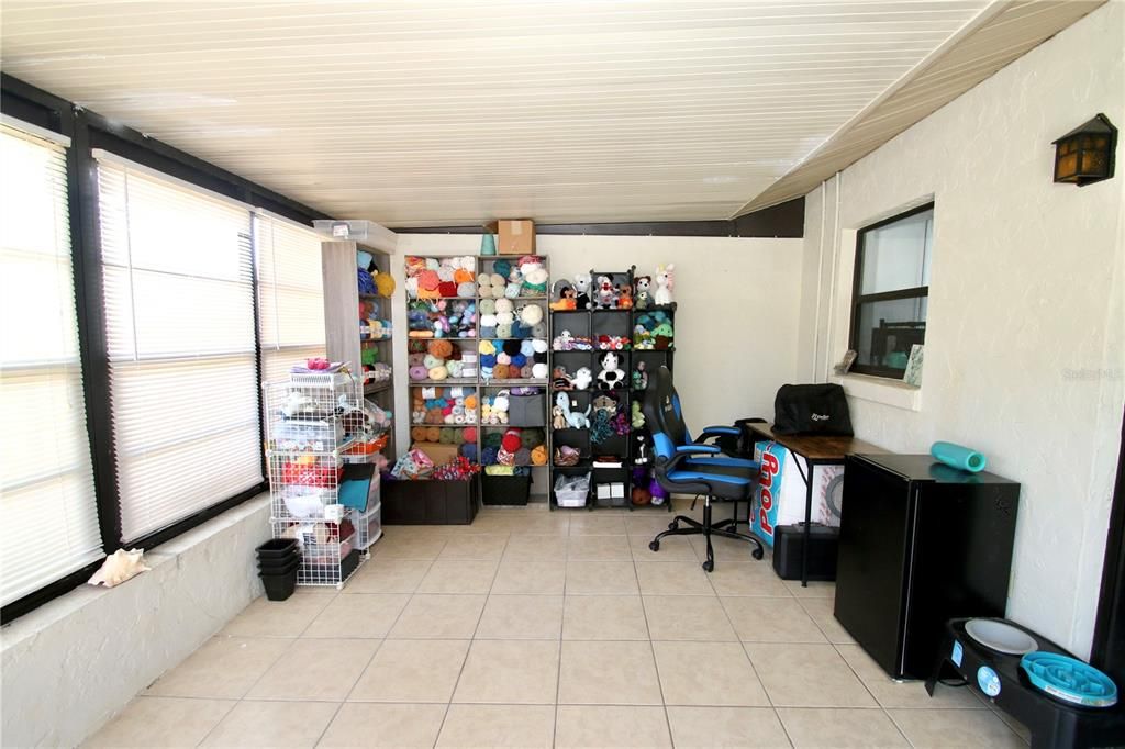 For Sale: $199,500 (2 beds, 1 baths, 896 Square Feet)