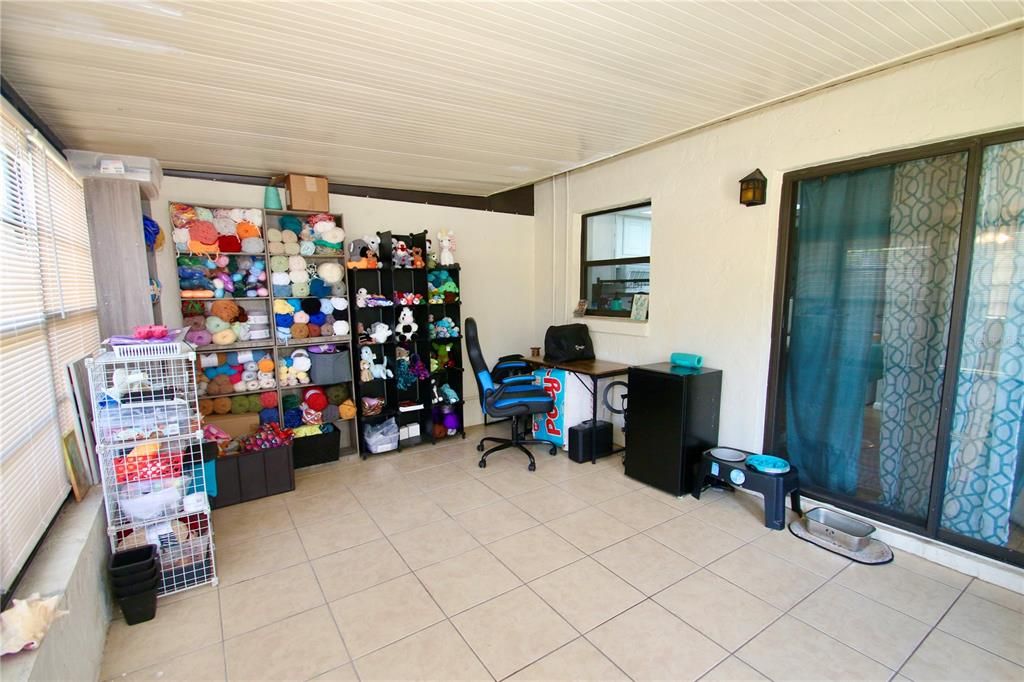 For Sale: $199,500 (2 beds, 1 baths, 896 Square Feet)