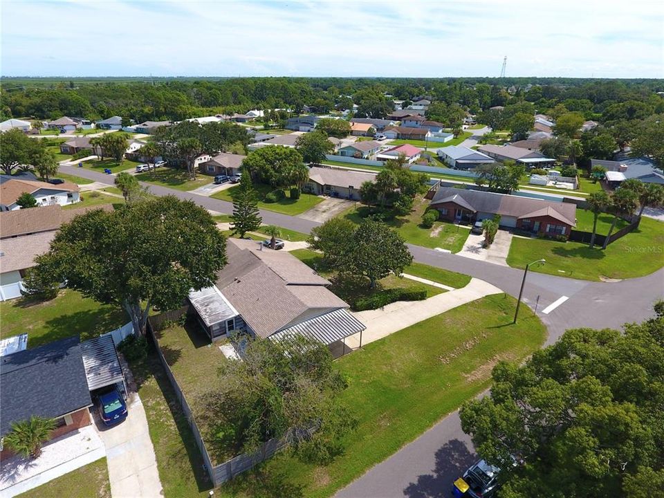 For Sale: $199,500 (2 beds, 1 baths, 896 Square Feet)