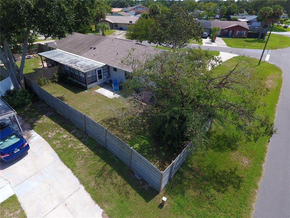 For Sale: $199,500 (2 beds, 1 baths, 896 Square Feet)