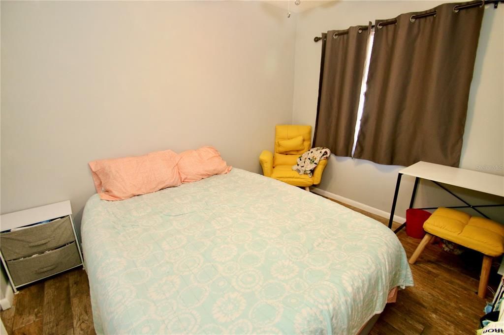 For Sale: $199,500 (2 beds, 1 baths, 896 Square Feet)