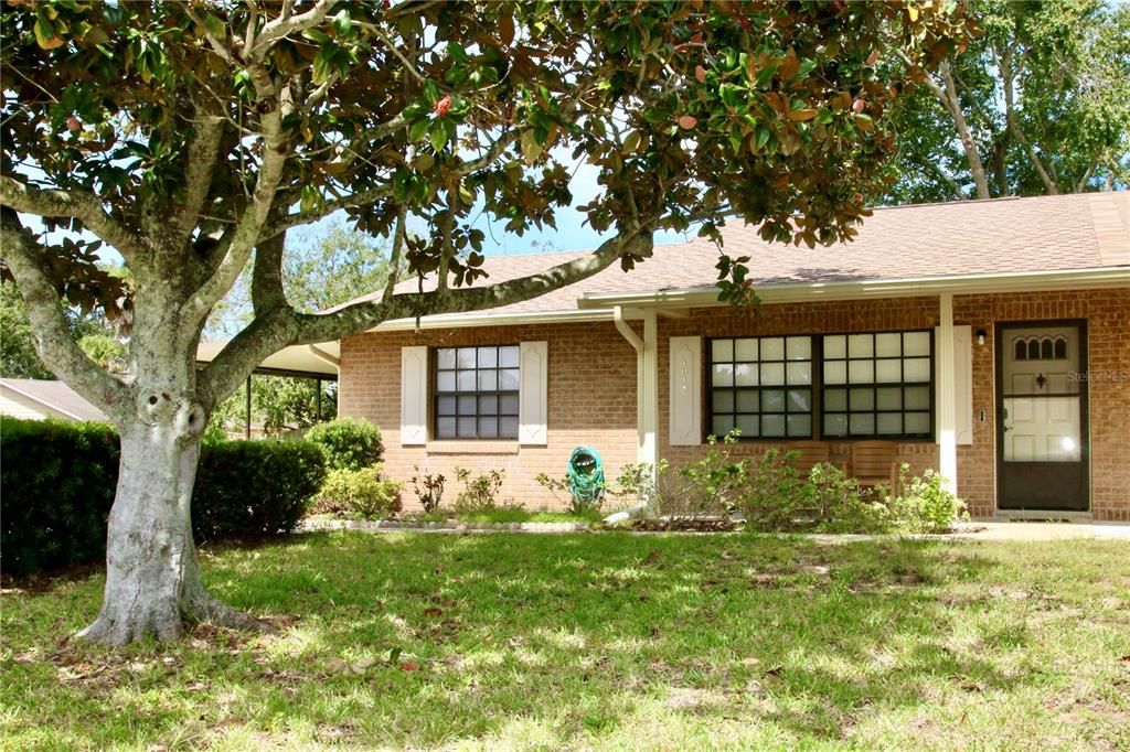 For Sale: $199,500 (2 beds, 1 baths, 896 Square Feet)