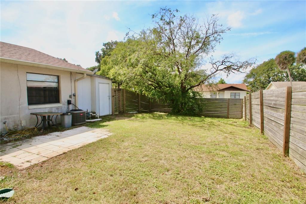 For Sale: $199,500 (2 beds, 1 baths, 896 Square Feet)