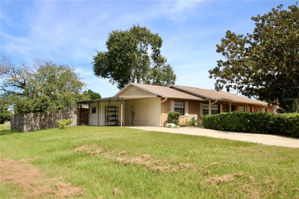 For Sale: $199,500 (2 beds, 1 baths, 896 Square Feet)