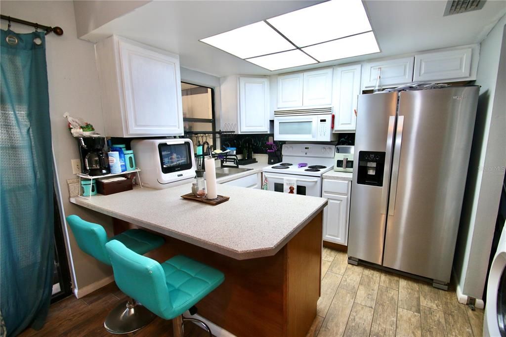 For Sale: $199,500 (2 beds, 1 baths, 896 Square Feet)