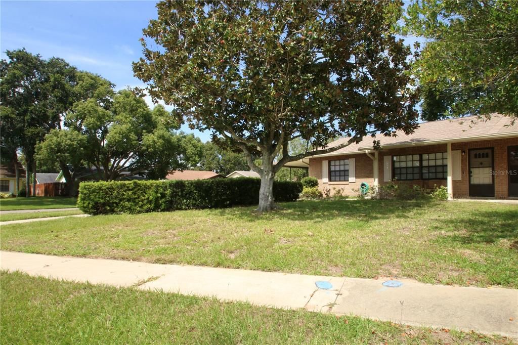 For Sale: $199,500 (2 beds, 1 baths, 896 Square Feet)