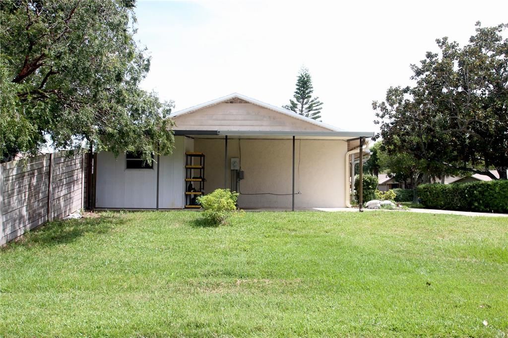 For Sale: $199,500 (2 beds, 1 baths, 896 Square Feet)