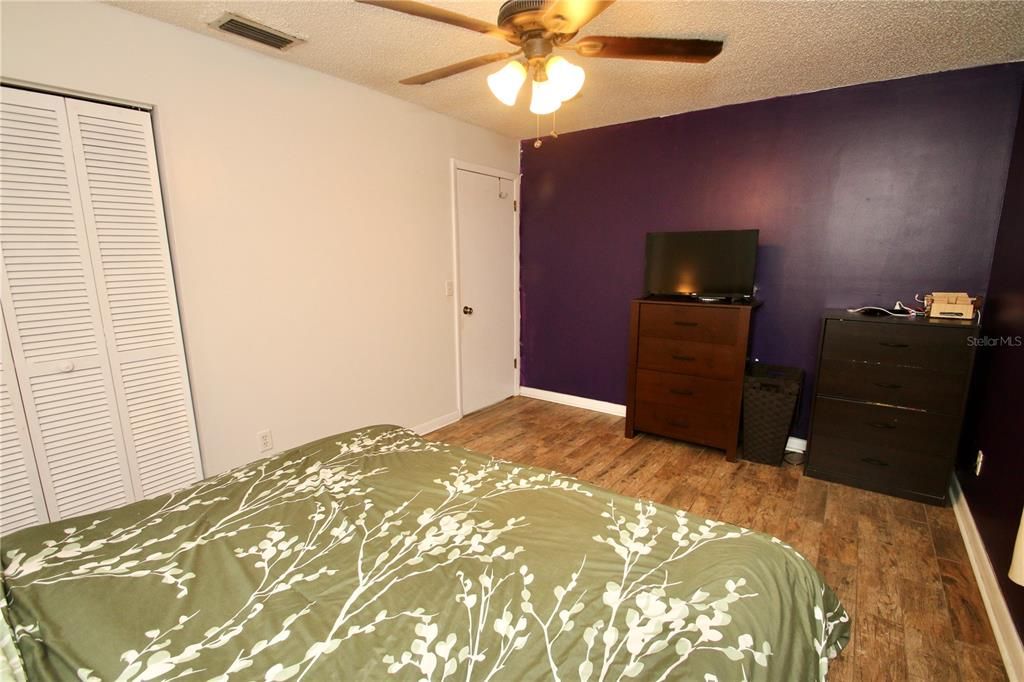 For Sale: $199,500 (2 beds, 1 baths, 896 Square Feet)