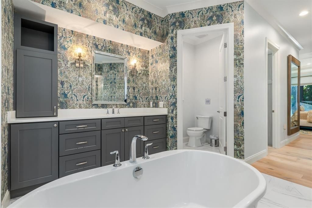 For Sale: $3,395,000 (4 beds, 3 baths, 2677 Square Feet)