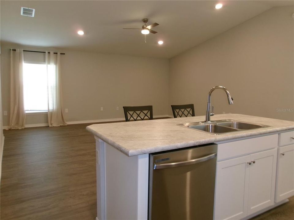 For Rent: $1,795 (3 beds, 2 baths, 1492 Square Feet)