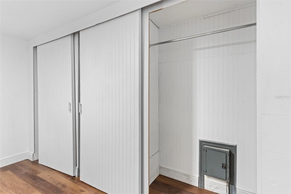 For Rent: $1,300 (3 beds, 1 baths, 700 Square Feet)